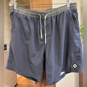 VuoriKore Shorts - Men's 7.5" Inseam
Color: Navy Blue with white dots
Size: XL